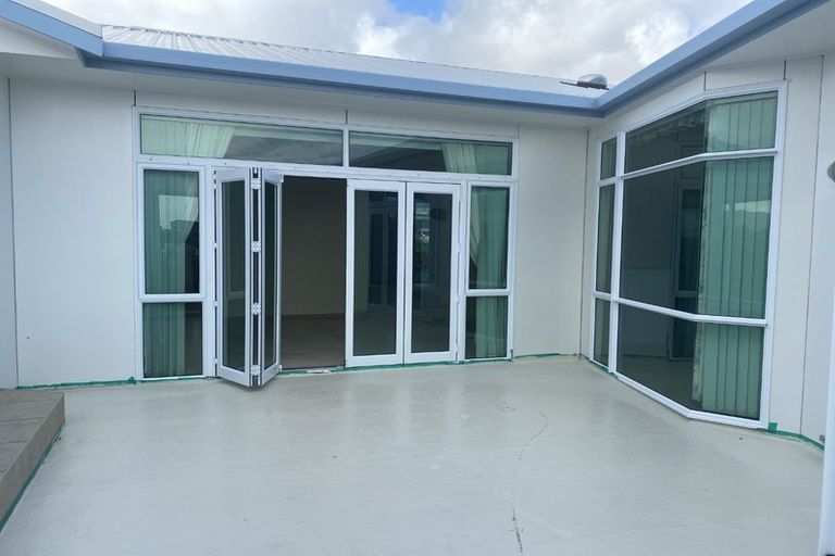 Photo of property in 39 Lanyon Place, Whitby, Porirua, 5024