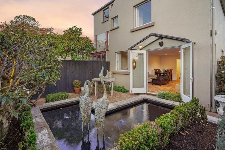 Photo of property in 10/16 Derby Street, St Albans, Christchurch, 8014