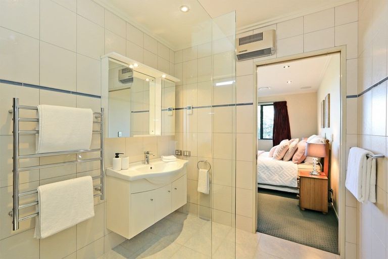 Photo of property in 102 Kent Terrace, Taradale, Napier, 4112