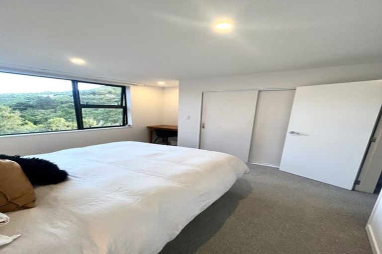 Photo of property in 37 Rua Kai Way, Brooklyn, Wellington, 6021