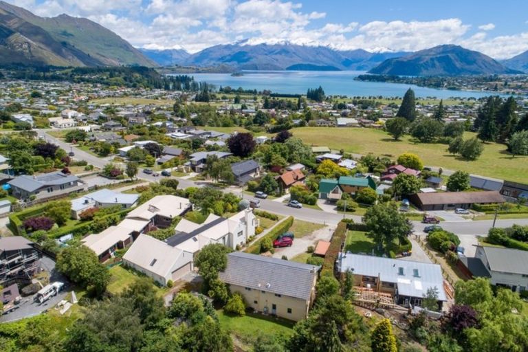 Photo of property in 41 Kennedy Crescent, Wanaka, 9305