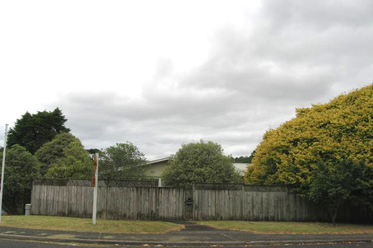 Photo of property in 73 Lauderdale Road, Birkdale, Auckland, 0626