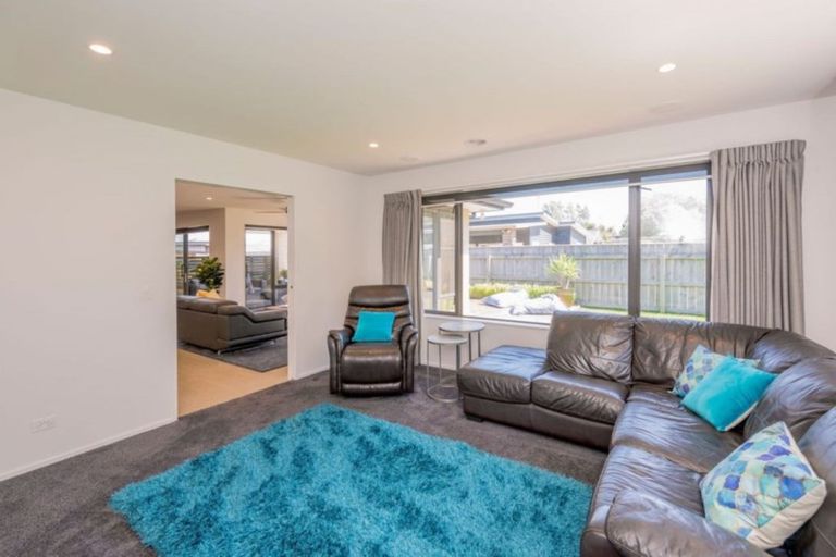 Photo of property in 40 San Priamo Place, Paraparaumu Beach, Paraparaumu, 5032