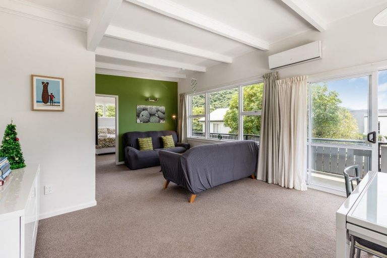 Photo of property in 30 Beach Road, Waikawa, Picton, 7220
