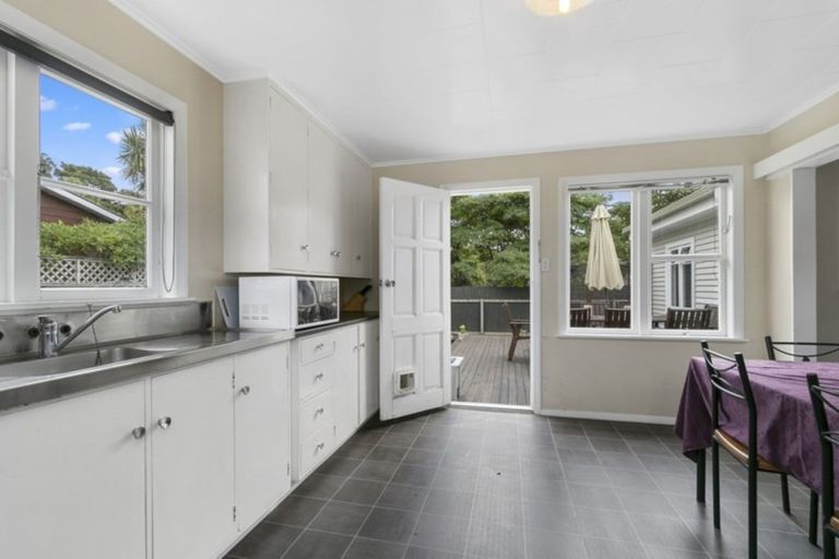 Photo of property in 29 Gibbs Crescent, Wainuiomata, Lower Hutt, 5014