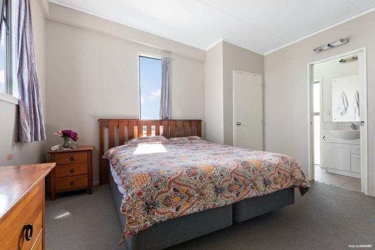 Photo of property in 16 Merlot Lane, Pukekohe, 2120