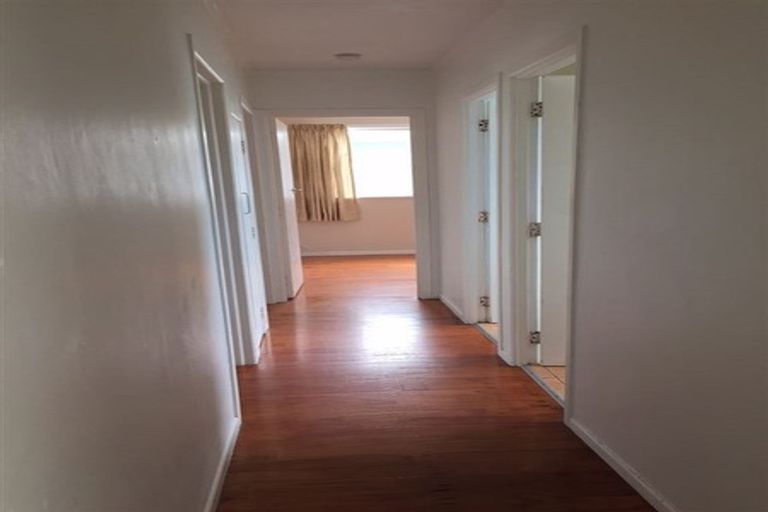 Photo of property in 48 Lauderdale Road, Birkdale, Auckland, 0626