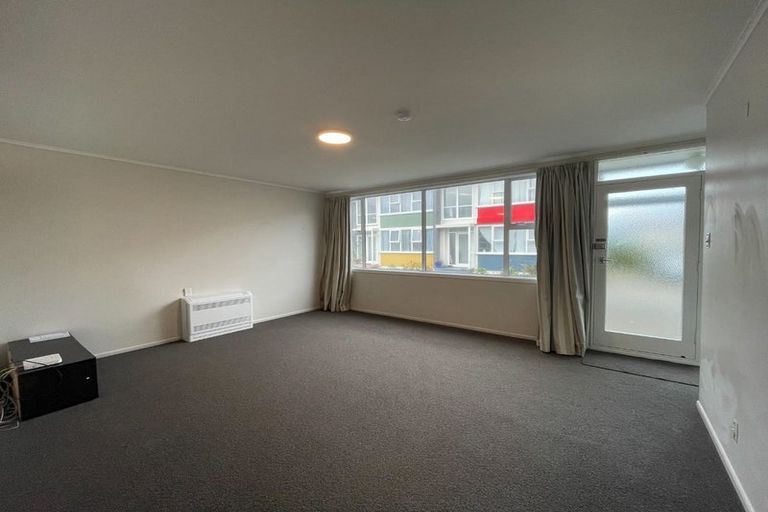 Photo of property in 10/55u Apu Crescent, Lyall Bay, Wellington, 6022