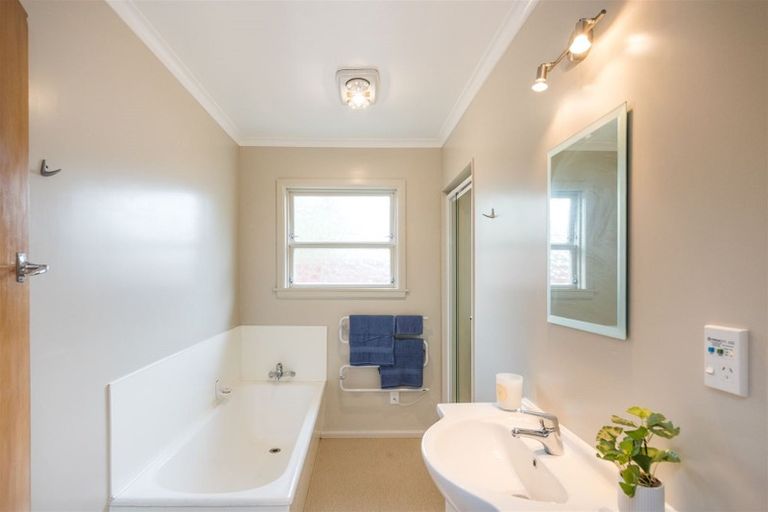 Photo of property in 28 Sheffield Street, Awapuni, Palmerston North, 4412