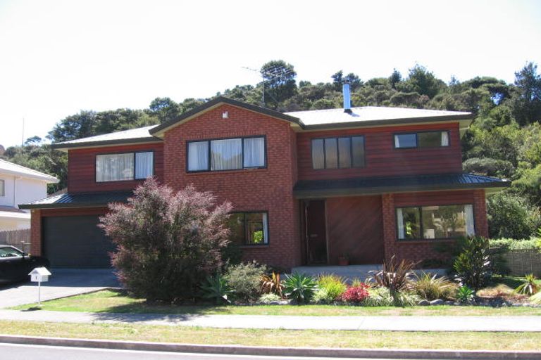 Photo of property in 1 Helen Ryburn Place, Torbay, Auckland, 0630