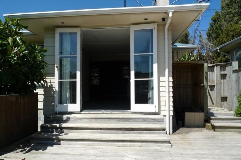 Photo of property in 19 Lynda Avenue, Paparangi, Wellington, 6037