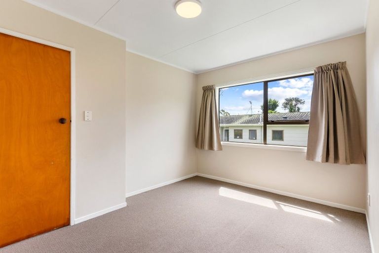 Photo of property in 18 Reinga Place, Massey, Auckland, 0614