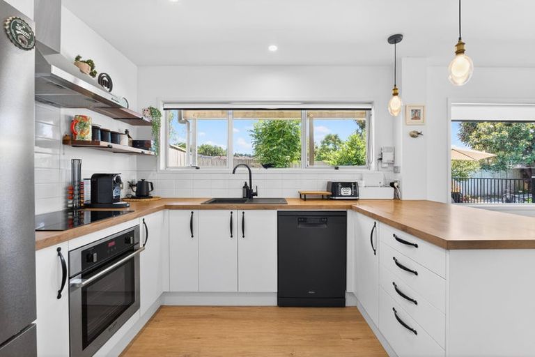 Photo of property in 185b Centreway Road, Orewa, 0931