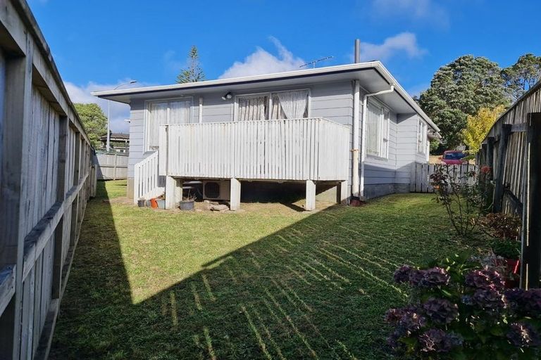 Photo of property in 201d Newlands Road, Newlands, Wellington, 6037