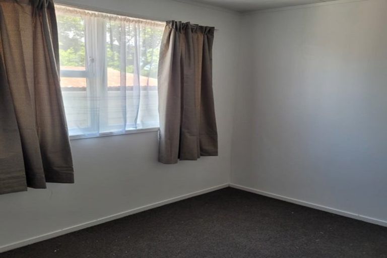 Photo of property in 15 Craigbank Avenue, New Lynn, Auckland, 0600