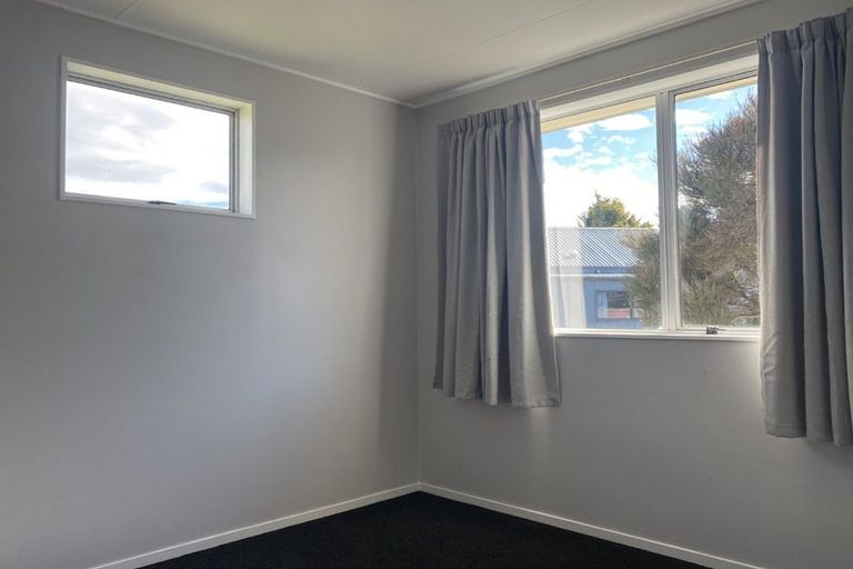 Photo of property in 16 Gilmour Place, Taradale, Napier, 4112