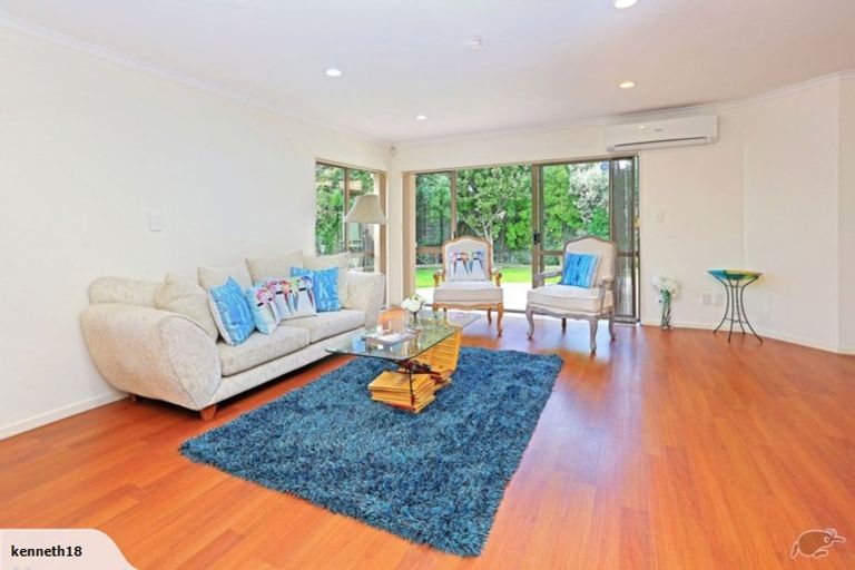 Photo of property in 4 Cambrian Crescent, Flat Bush, Auckland, 2016