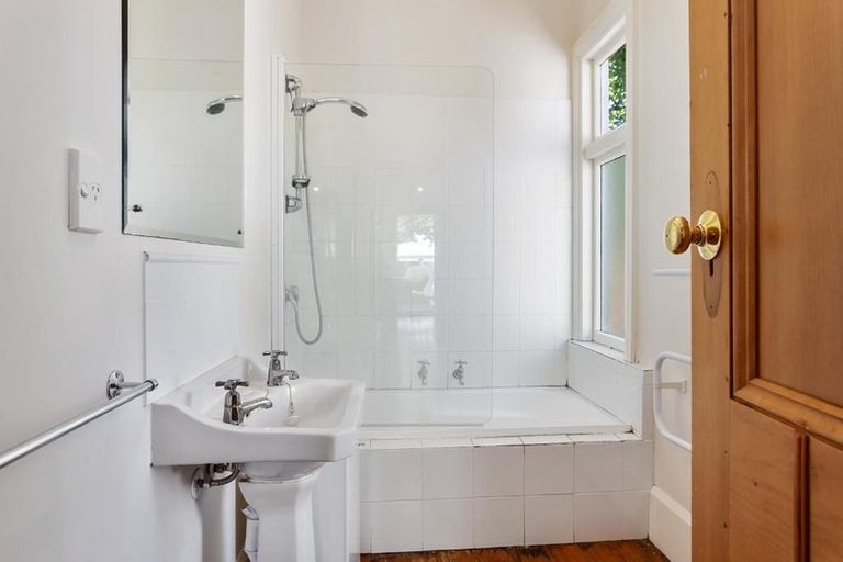 Photo of property in 145 Holly Road, St Albans, Christchurch, 8014