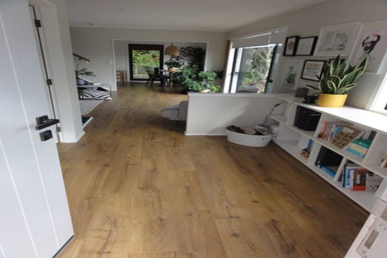 Photo of property in 2 Otonga Way, Churton Park, Wellington, 6037