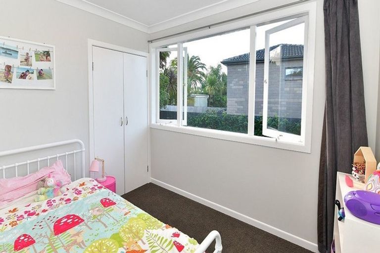 Photo of property in 57 Rosedale Road, Pinehill, Auckland, 0632