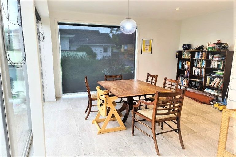 Photo of property in 1/14 Rothesay Bay Road, Rothesay Bay, Auckland, 0630