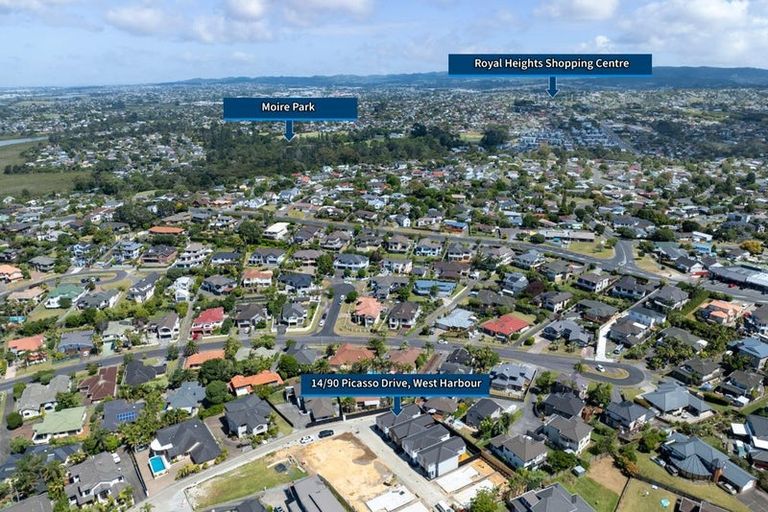 Photo of property in 9/90 Picasso Drive, West Harbour, Auckland, 0618