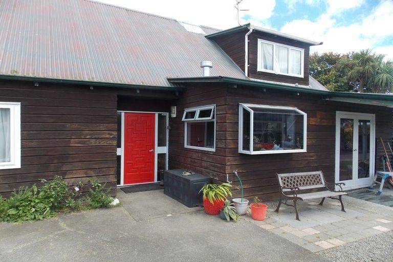 Photo of property in 32 Pioneer Highway, Awapuni, Palmerston North, 4412