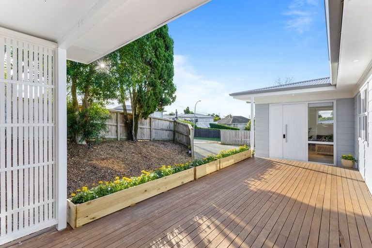 Photo of property in 1 Japonica Drive, Beach Haven, Auckland, 0626