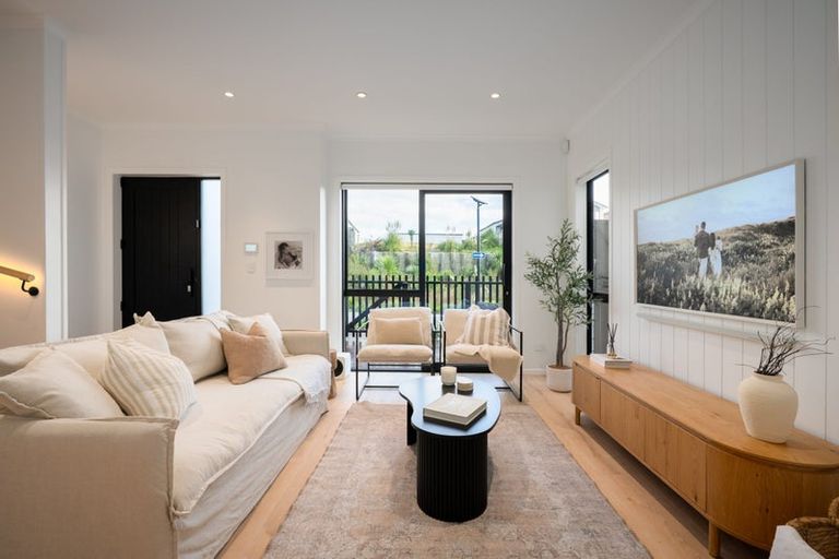 Photo of property in 12 Papai Lane, Massey, Auckland, 0614