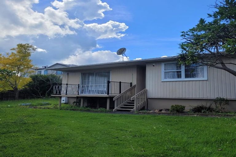 Photo of property in 15 Craigbank Avenue, New Lynn, Auckland, 0600