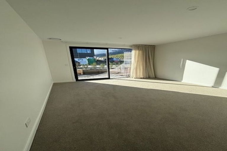 Photo of property in 1 Reedland Street, Jacks Point, 9371