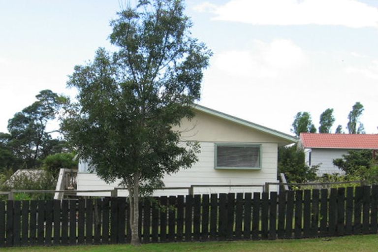 Photo of property in 55 Holmes Drive South, Massey, Auckland, 0614