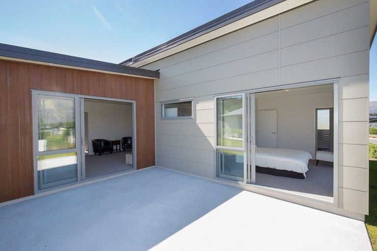 Photo of property in 3 Takahe Lane, Wanaka, 9305