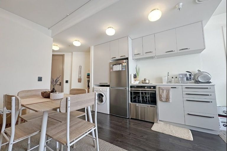 Photo of property in 307/3 Roxburgh Street, Mount Victoria, Wellington, 6011