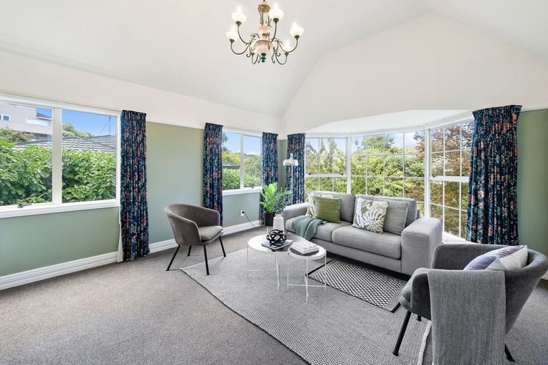 Photo of property in 24 Saunders Close, Whitby, Porirua, 5024