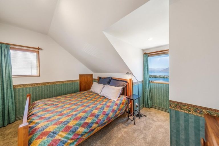 Photo of property in 10 Peregrine Place, Queenstown, 9300