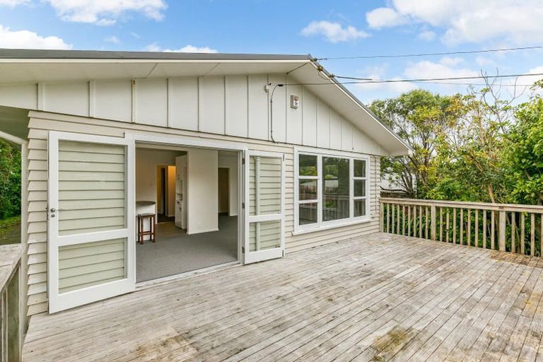 Photo of property in 8 Westleigh Way, Newlands, Wellington, 6037