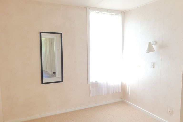 Photo of property in 10 Red Hills Road, Massey, Auckland, 0614