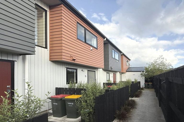 Photo of property in 5/17 Rewarewa Road, Te Atatu Peninsula, Auckland, 0610