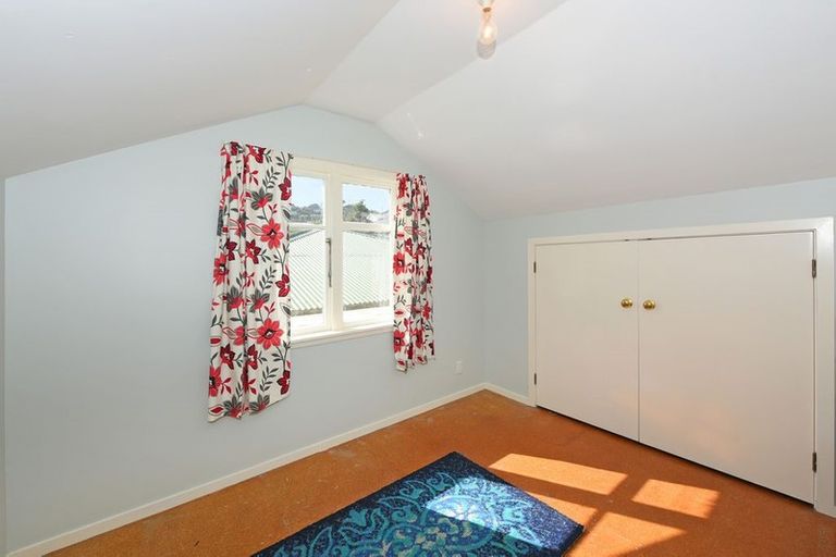 Photo of property in 26 Woburn Road, Northland, Wellington, 6012