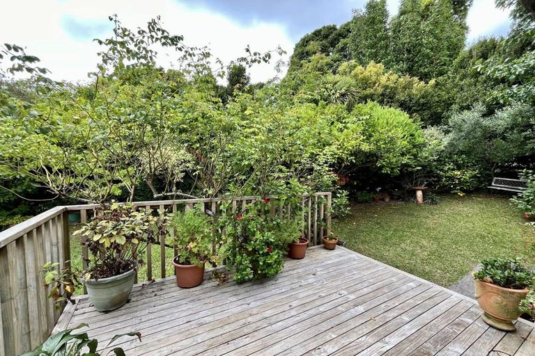 Photo of property in 2/9 Lancelot Place, Glenfield, Auckland, 0629