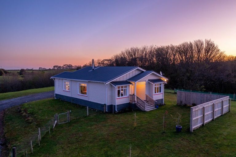 Photo of property in 403 Opunake Road, Cardiff, Stratford, 4391