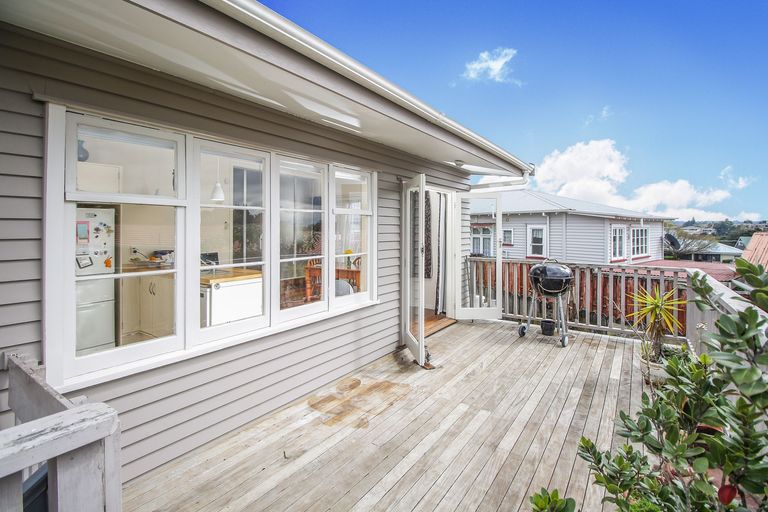 Photo of property in 309 Great North Road, Henderson, Auckland, 0612