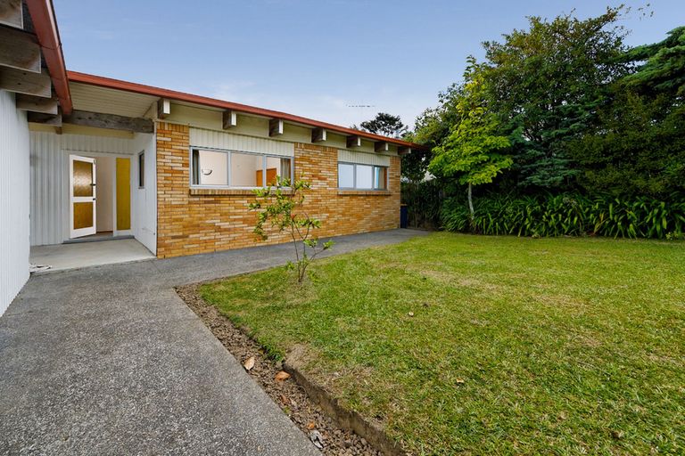 Photo of property in 5 Kotinga Avenue, Glen Eden, Auckland, 0602