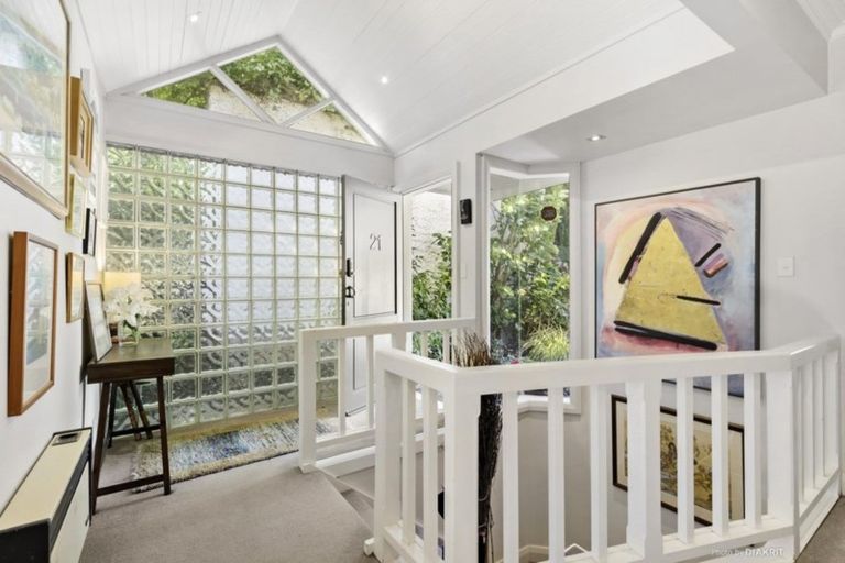 Photo of property in 21 Lower Watt Street, Wadestown, Wellington, 6012