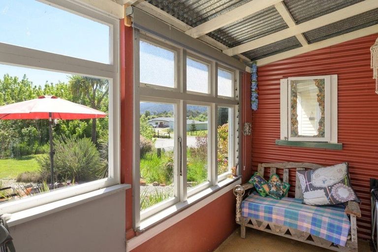 Photo of property in 28 Grey Street, Murchison, 7007