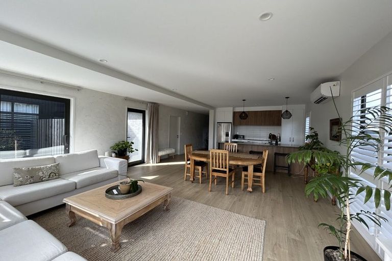Photo of property in 6 Chapman Way, Jacks Point, 9371