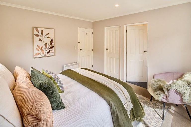 Photo of property in 22 Domanski Crescent, Owhiro Bay, Wellington, 6023