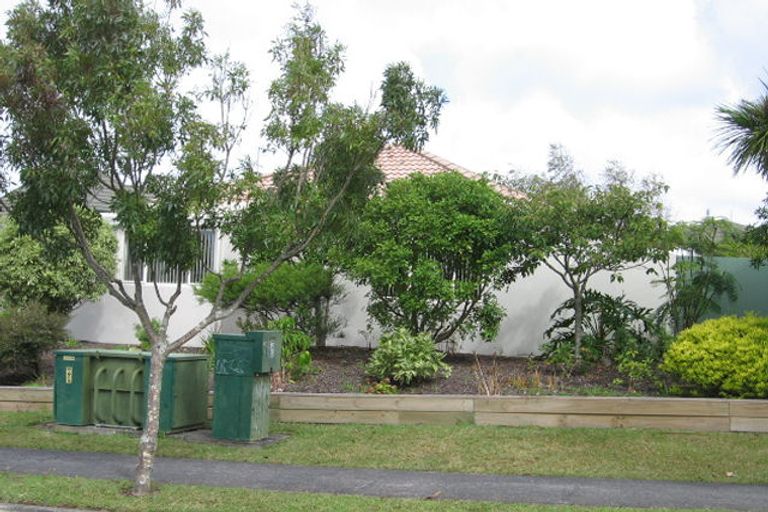 Photo of property in 3 Queen Natalie Place, Massey, Auckland, 0614