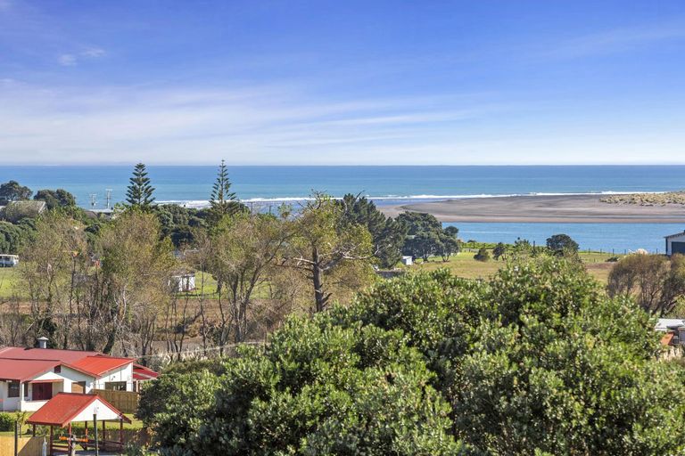 Photo of property in 9 Rakaunui Street, Raglan, 3297